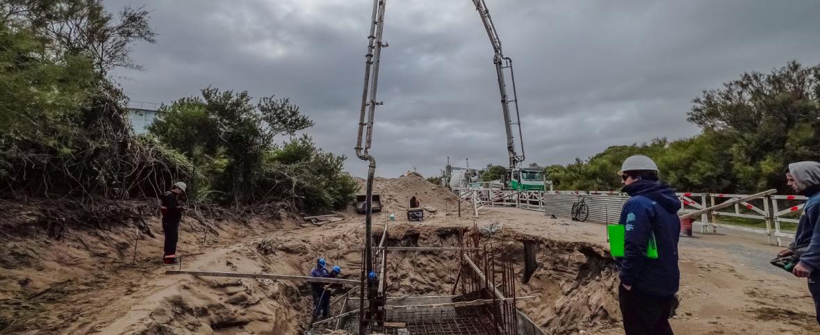 Puerto Quequén construye una nueva torre para reforzar la señalización del canal exterior