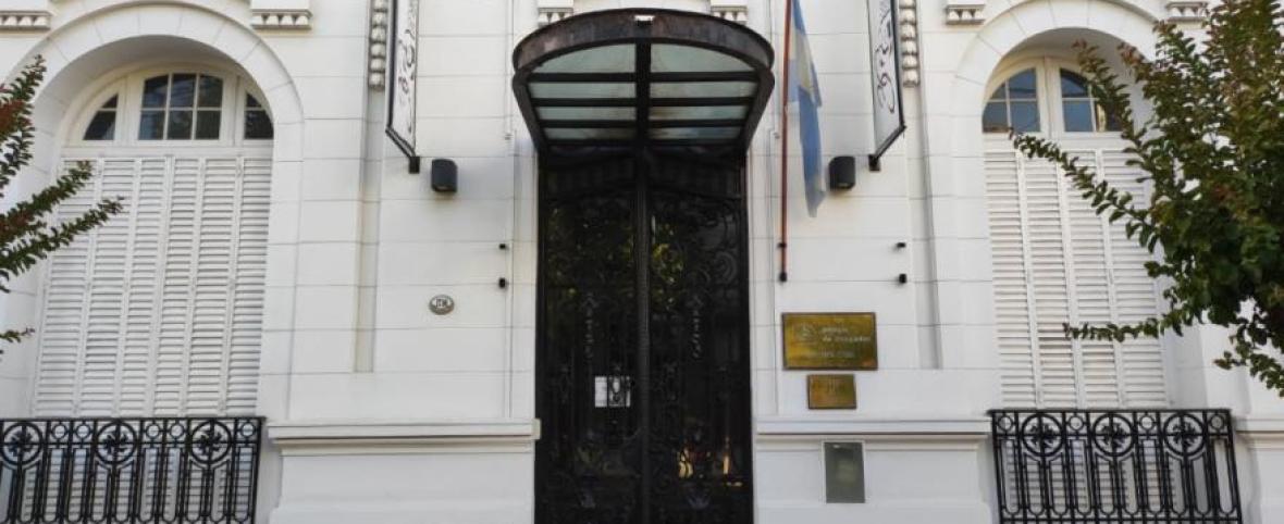 Polémica por los plátanos: el Colegio de Abogados aseguró que tenía autorización