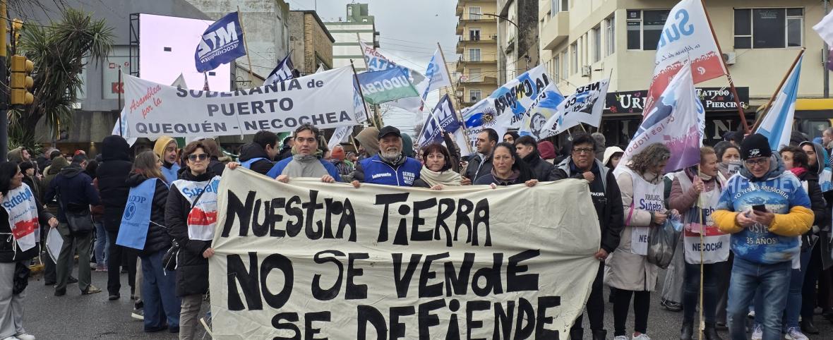 “Las Malvinas son argentinas y el resto del país también”: las voces de la marcha en Necochea