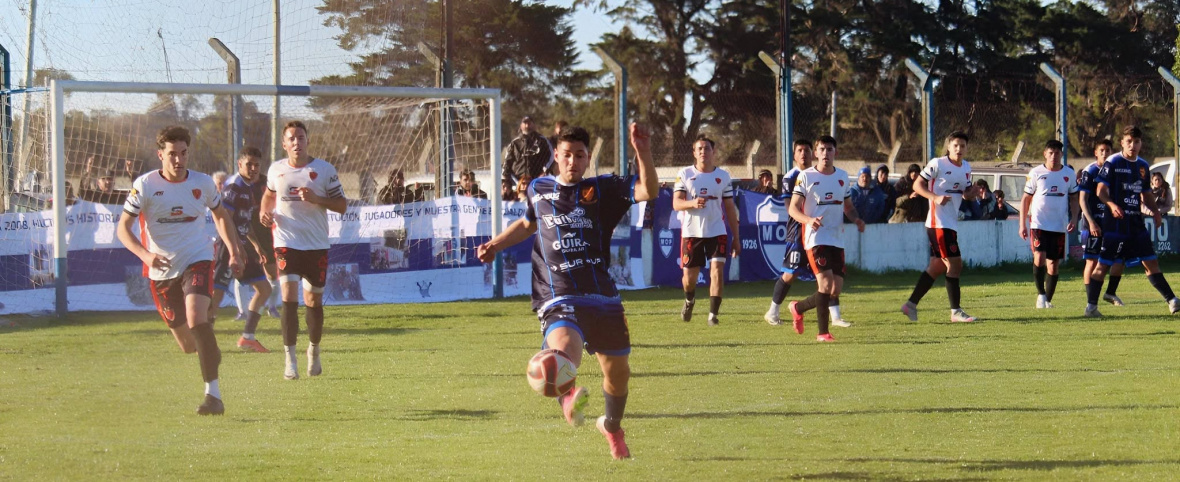 Ministerio dio vuelta el clásico ante Villa Díaz Vélez y quedó en la cima de la Zona 5