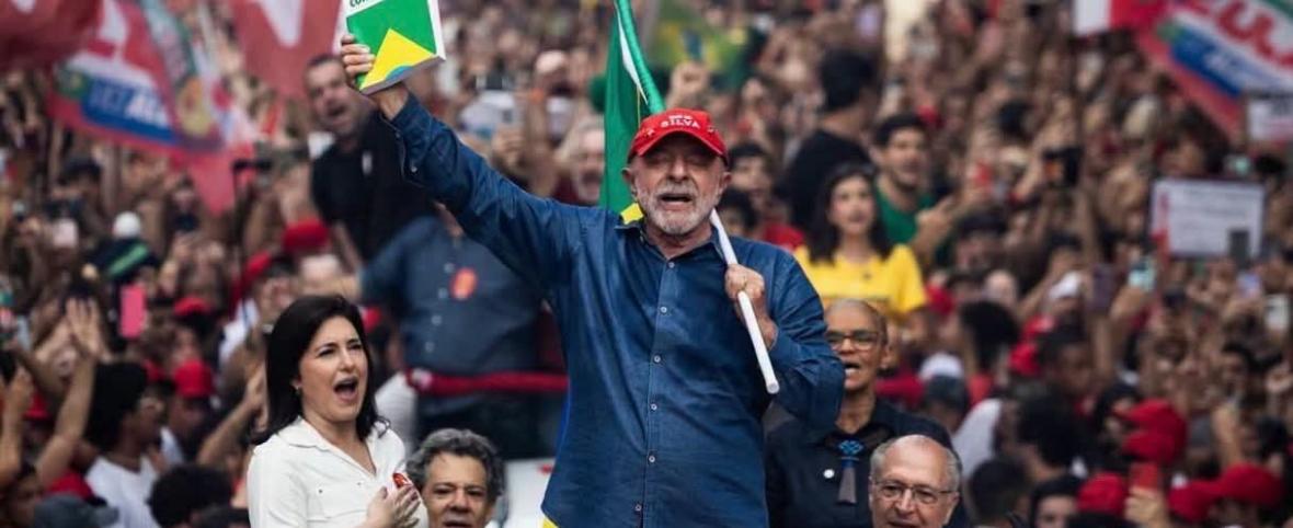 Lula protagonizó una remontada histórica en Brasil y derrotó a Flávio Bolsonaro: las movilizaciones que marcaron el balotaje