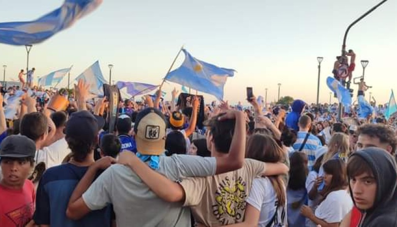 Argentina a la final: Una multitud festejó en la rambla - Noticias de ...