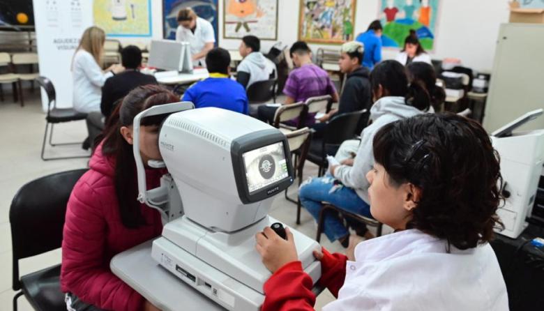 Cruzada solidaria del Club de Leones Necochea para adquirir equipo que previene la ceguera infantil