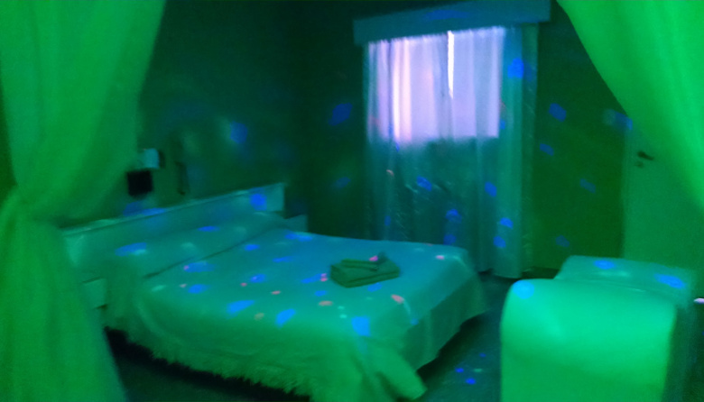 Pidió más tiempo en el hotel y lo encontraron sin vida