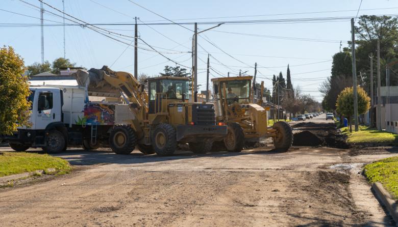 San Cayetano avanza en pavimentación de varias cuadras con fondos propios