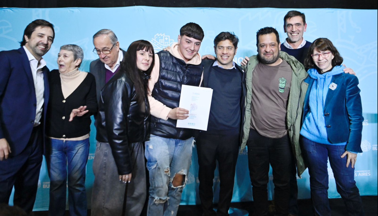 El sueño de la casa propia se cumple en Tandil: Kicillof entregó 52 viviendas