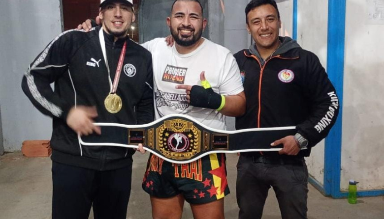 Juan “La Parka” Bernal ganó por decisión unánime y sigue camino al Panamericano
