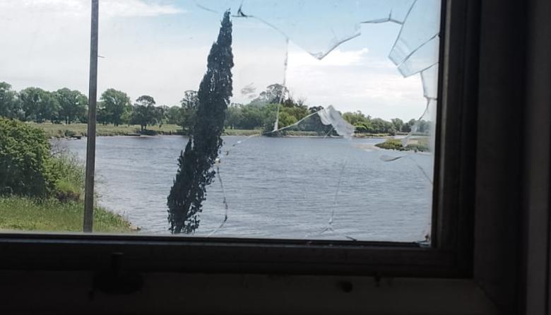 Predio Jesuita Cardiel: apedrearon instituciones de educación superior rompiendo más de 15 vidrios