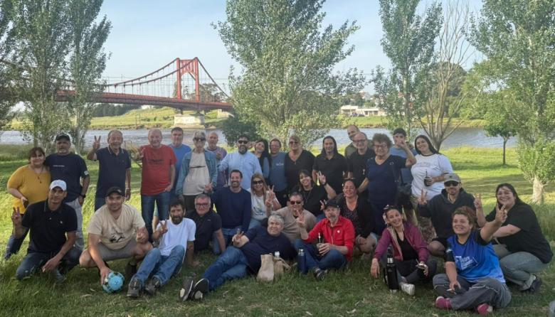 Organizaciones peronistas necochenses sellaron deseos y reflexiones en una "cápsula del tiempo"