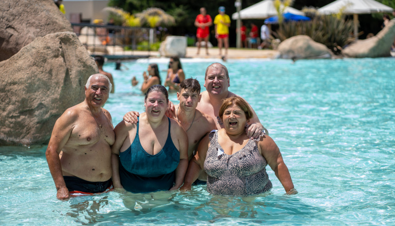 Con gran afluencia de visitantes, comenzó la temporada en el balneario Aguas del Pinar