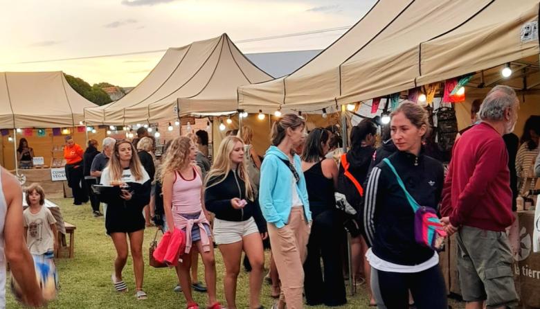 El mercado Sabe la Tierra suma noches en Quequén y continúa los sábados en Necochea
