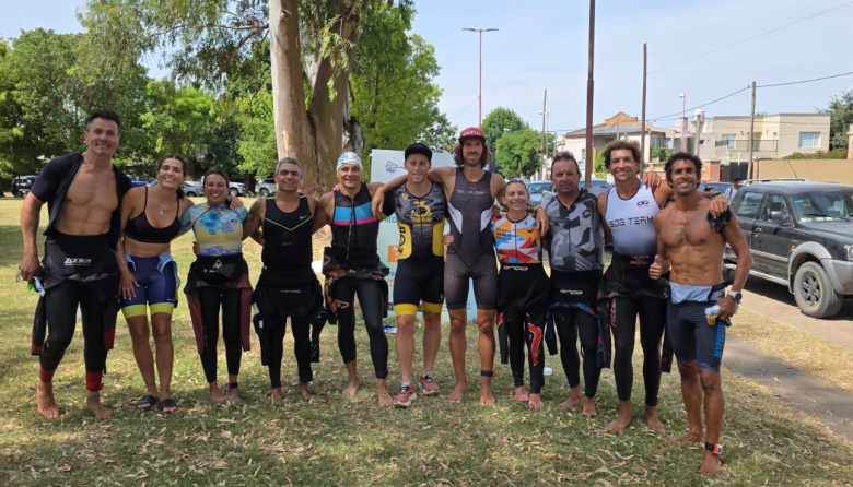 Necochea fue protagonista en el Triatlón de Azul con podios y presencia en la general