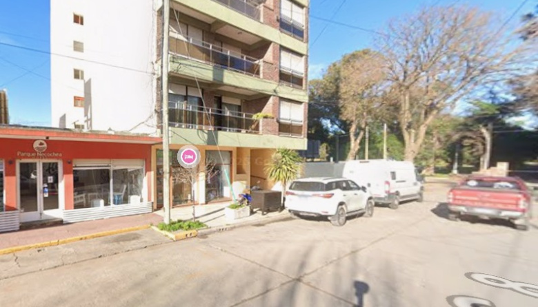 Robo en el edificio Cocega: un delincuente actuó con total tranquilidad durante la madrugada