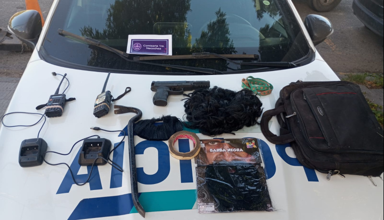 Entraderas en Necochea: cayeron con barbas postizas, handy policial y autos robados
