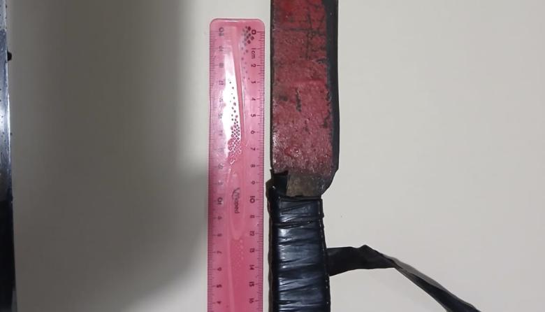 Causaba disturbios y llevaba un machete: fue aprehendido