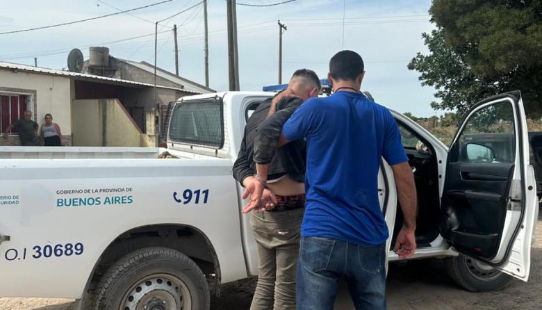 Detienen a un joven por extorsión, resistencia y reiterados hechos de violencia de género en Quequén