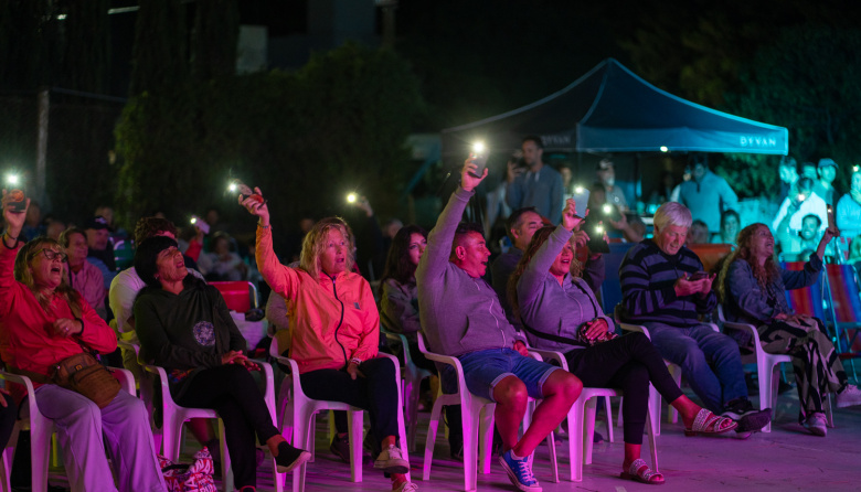 San Cayetano celebró los 57 años de su Balneario con música y gran convocatoria