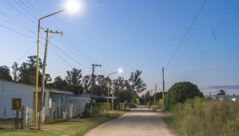 San Cayetano instala nuevas luces LED para mejorar la seguridad en barrios