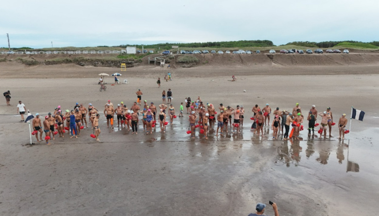 Se larga la Sudestada en Neco este domingo 22: 100 nadadores desafían el mar en Necochea