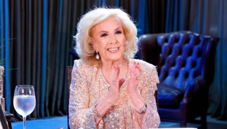 Mirtha Legrand celebra sus 99 años con 60 invitados y dos vestidos de gala