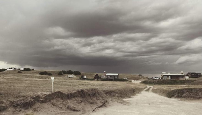 Rige alerta naranja por tormentas fuertes en Necochea: advierten por lluvias intensas, ráfagas y posible granizo