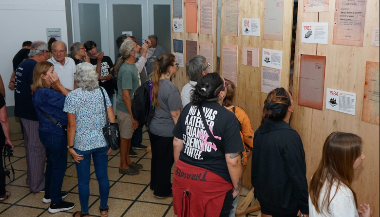 Se presentó “Vidas Espiadas”, la muestra que revela el espionaje sobre la sociedad