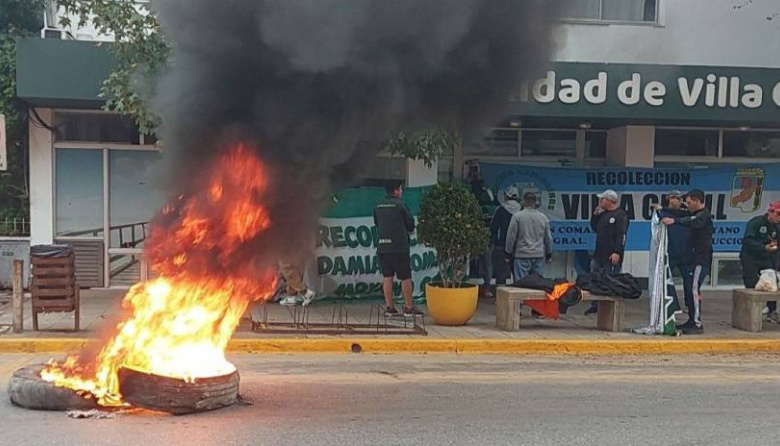 Caos en Villa Gesell: protesta de Camioneros, basura acumulada y conflicto por el servicio