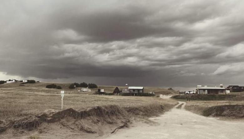 Alerta por tormentas: qué municipios suspendieron clases y qué pasa en Necochea