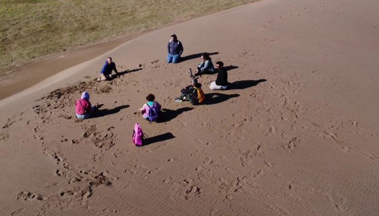 Arte y arqueología se encuentran en “Trashumantes”, la nueva exposición del Centro Cultural de Necochea