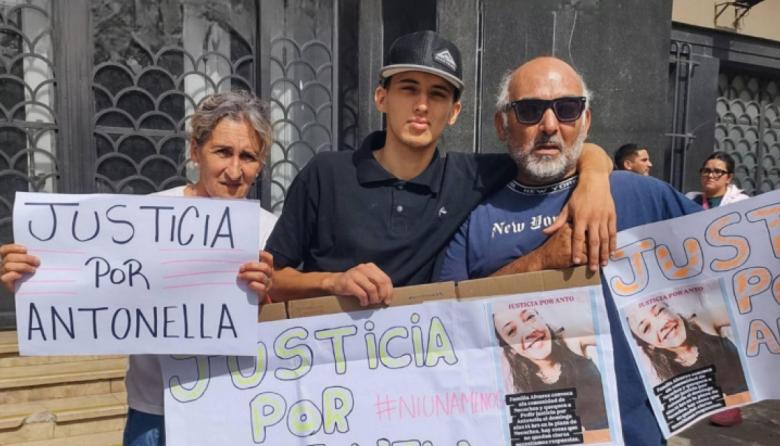 Marcha por Antonella Álvarez en Necochea: piden justicia y transparencia en la investigación