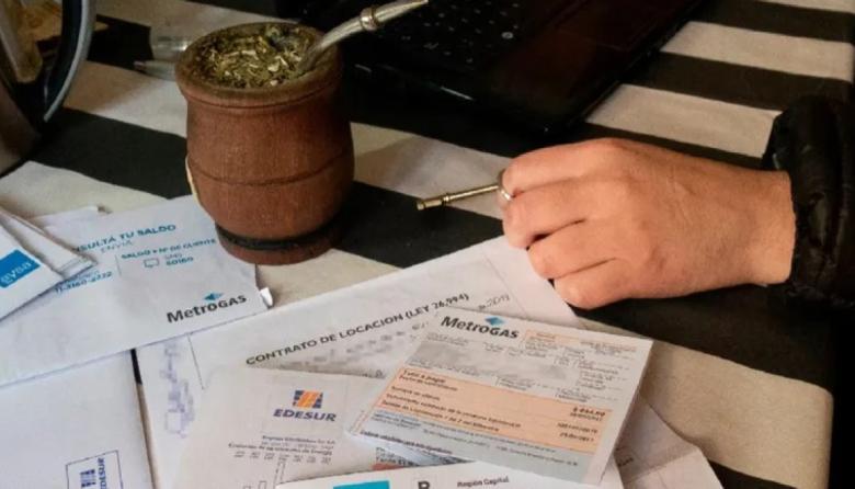 Abril llega con aumentos: suben transporte, luz y prepagas