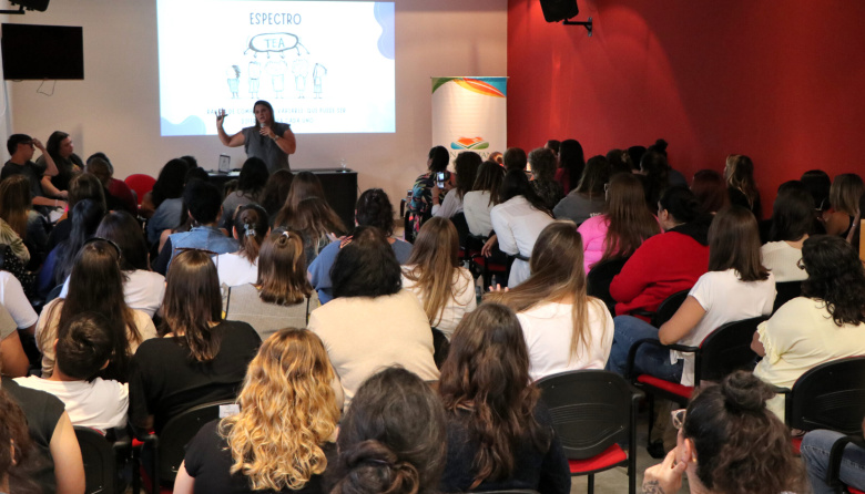 Masiva jornada sobre autismo en San Cayetano reunió a más de 100 personas