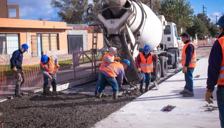 Infraestructura portuaria: el Puerto de Quequén avanza con el bacheo de la Av. Almirante Brown