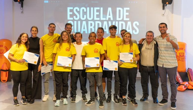 San Cayetano: egresó la primera promoción de la Escuela de Guardavidas