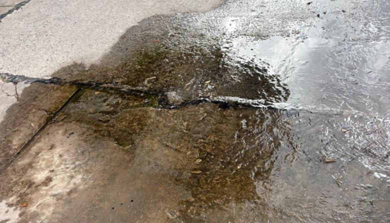 Pagan tasas y siguen sin soluciones: vecinos denuncian pérdida de agua desde hace más de tres meses