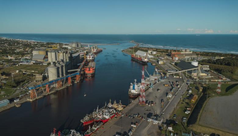 Puerto Quequén al 100%: los seis muelles ocupados y 21 buques marcan un ritmo récord