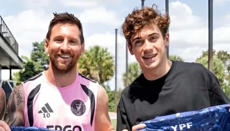 El encuentro más esperado: Colapinto conoció a Messi y le regaló su casco