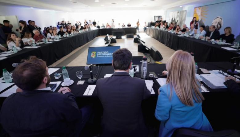 Nuevo liderazgo en el PJ bonaerense: Kicillof asumió y reunió a referentes en La Plata