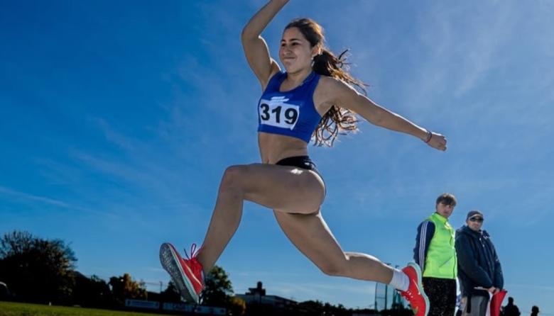 Rosario Coronel volvió a consagrarse campeona nacional y le dio otro título a la Escuela Municipal de Atletismo