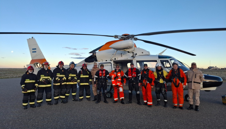 A 150 km de la costa: rescataron en helicóptero a un tripulante con fracturas graves