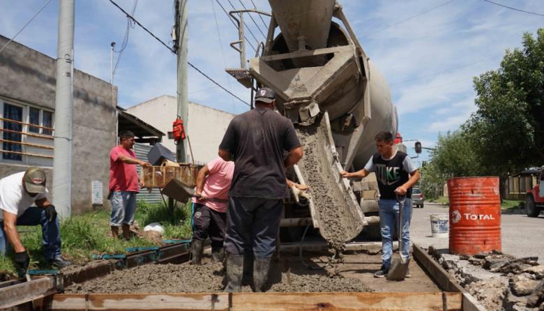 Necochea recibirá fondos provinciales para obras de bacheo e iluminación tras gestiones del intendente