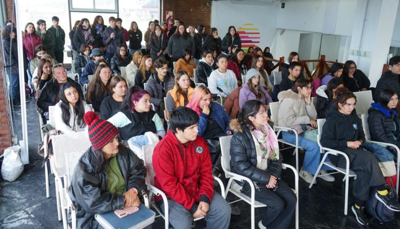 Rojas sostuvo las becas estudiantiles y el municipio acompañará a 150 jóvenes del distrito