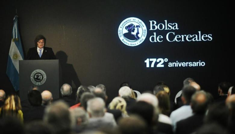 Milei anunció una fuerte baja de retenciones al agro y anticipó nuevas reducciones impositivas