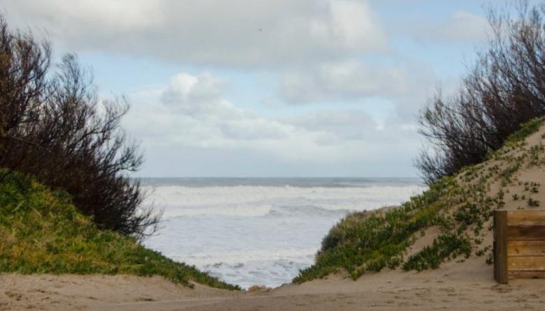 Domingo con viento fuerte en Necochea: baja la temperatura y se sienten las ráfagas