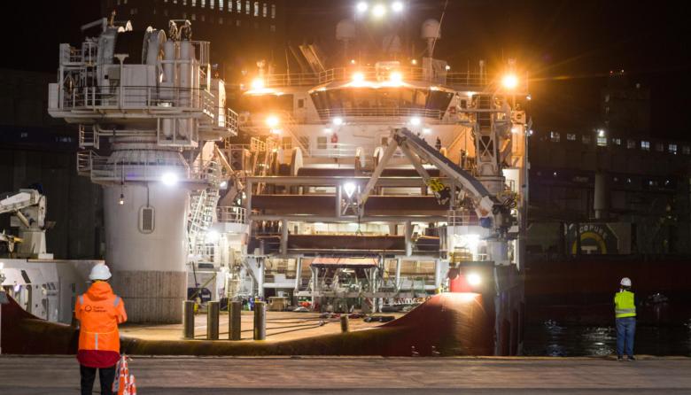 Puerto Quequén se integra a Vaca Muerta con una histórica carga para YPF