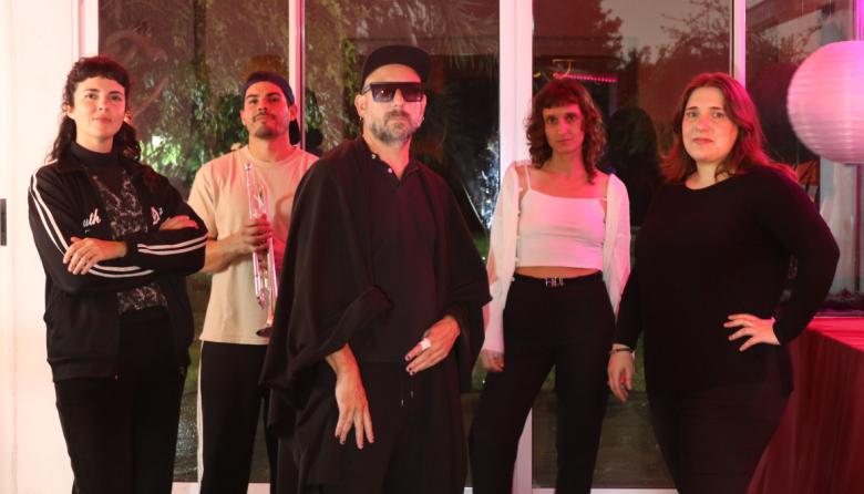 Perfume Bolero llega a Don Atilio con un show de clásicos románticos y canciones rockeadas