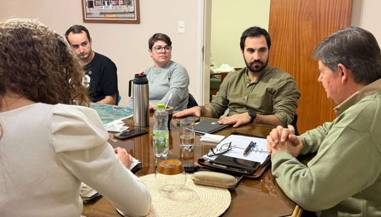 Gargaglione gestiona incorporar a San Cayetano al plan provincial de mejoras para caminos rurales
