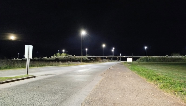 Lobería iluminó sus accesos mientras crecen los reclamos en Necochea