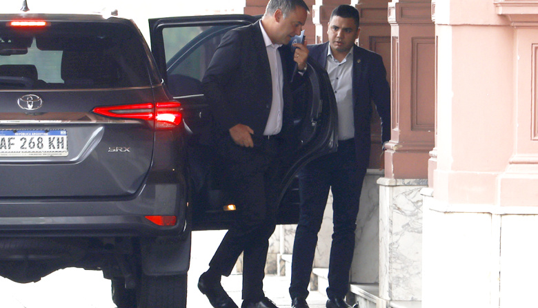 Adorni suma presión judicial y política mientras Milei ratifica su respaldo