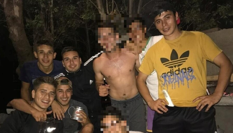Nueve años después, condenaron a siete jóvenes por una violación grupal, pero seguirán en libertad